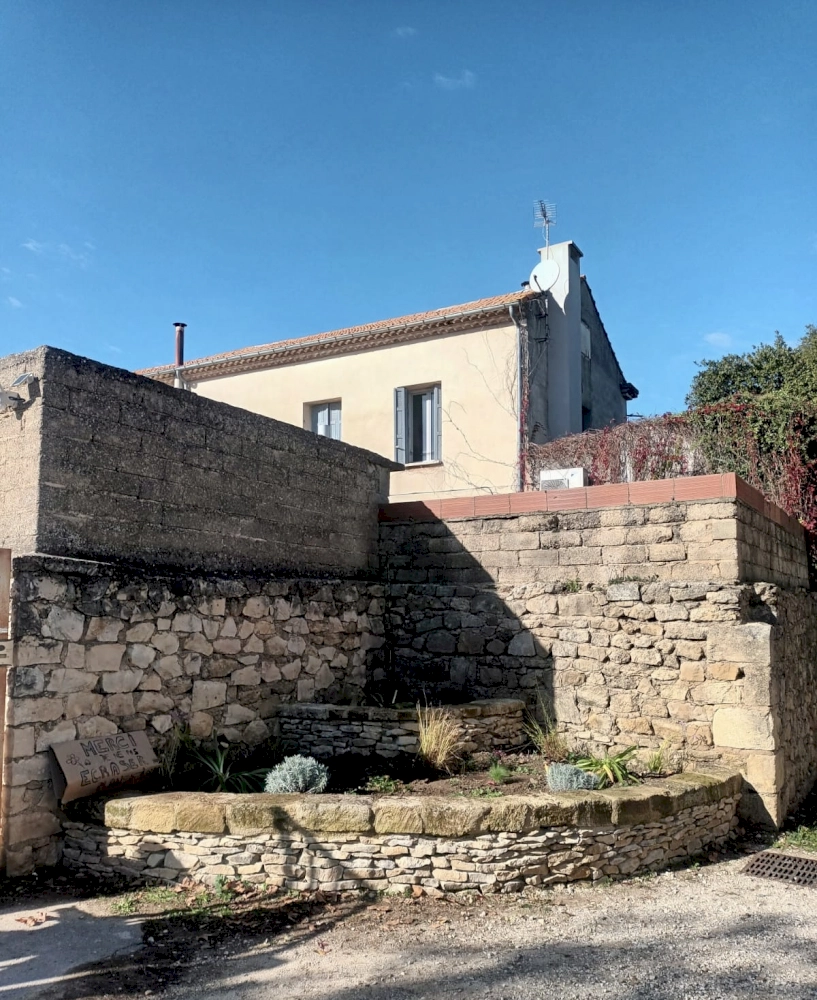 Un bel aménagement à l'entrée de l'école (3/3)