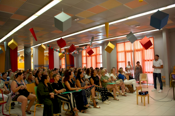 [Réunion de pré-rentrée pour le service Restauration scolaire] (1/1)